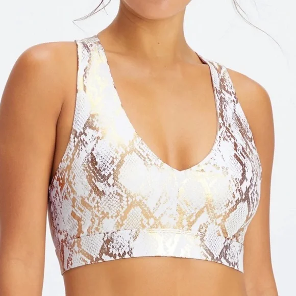 Fabletics On The Go Midi Medium Impact Sports Bra - Picture 2 of 15